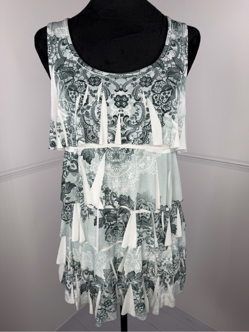 Body Central Gray Paisley Tiered Ruffle Tank Top Sleeveless Size Large